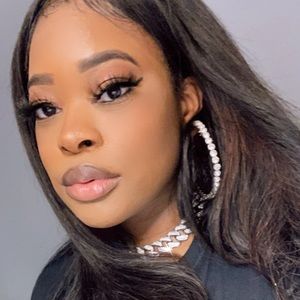 Meet your Posher, Tia